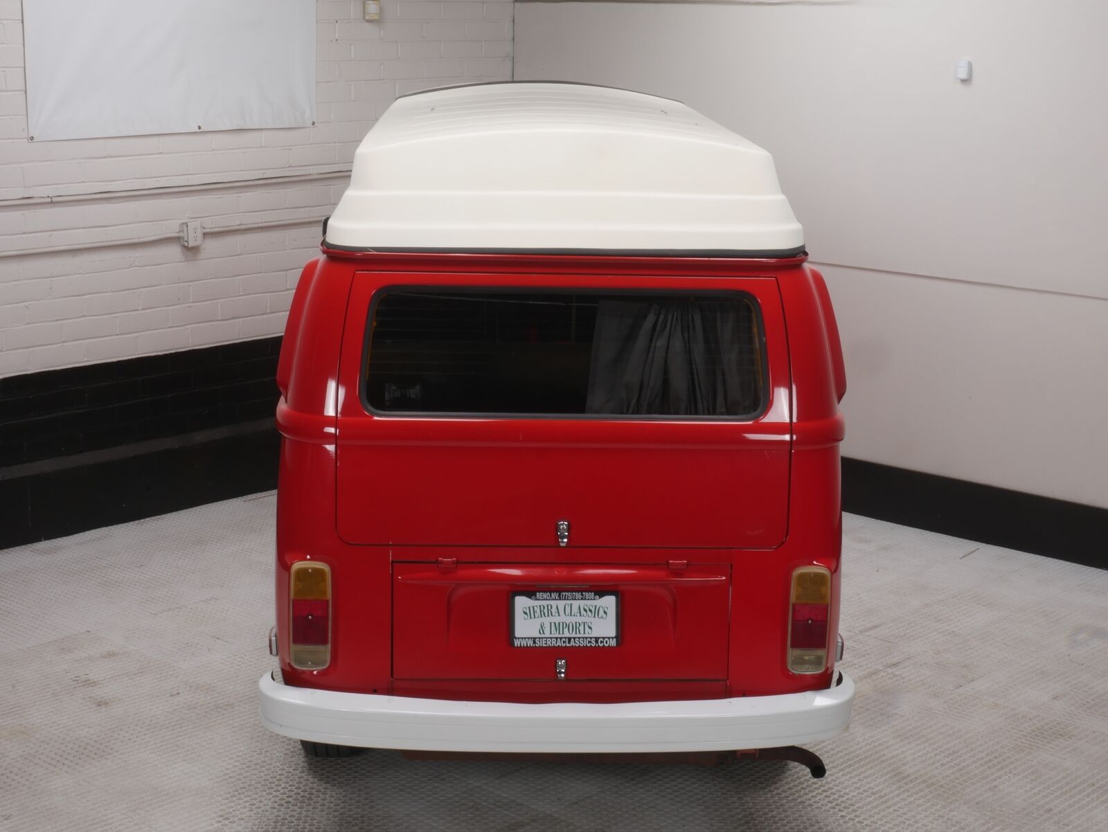 Volkswagen-T2B-Camper-Van-1973-11