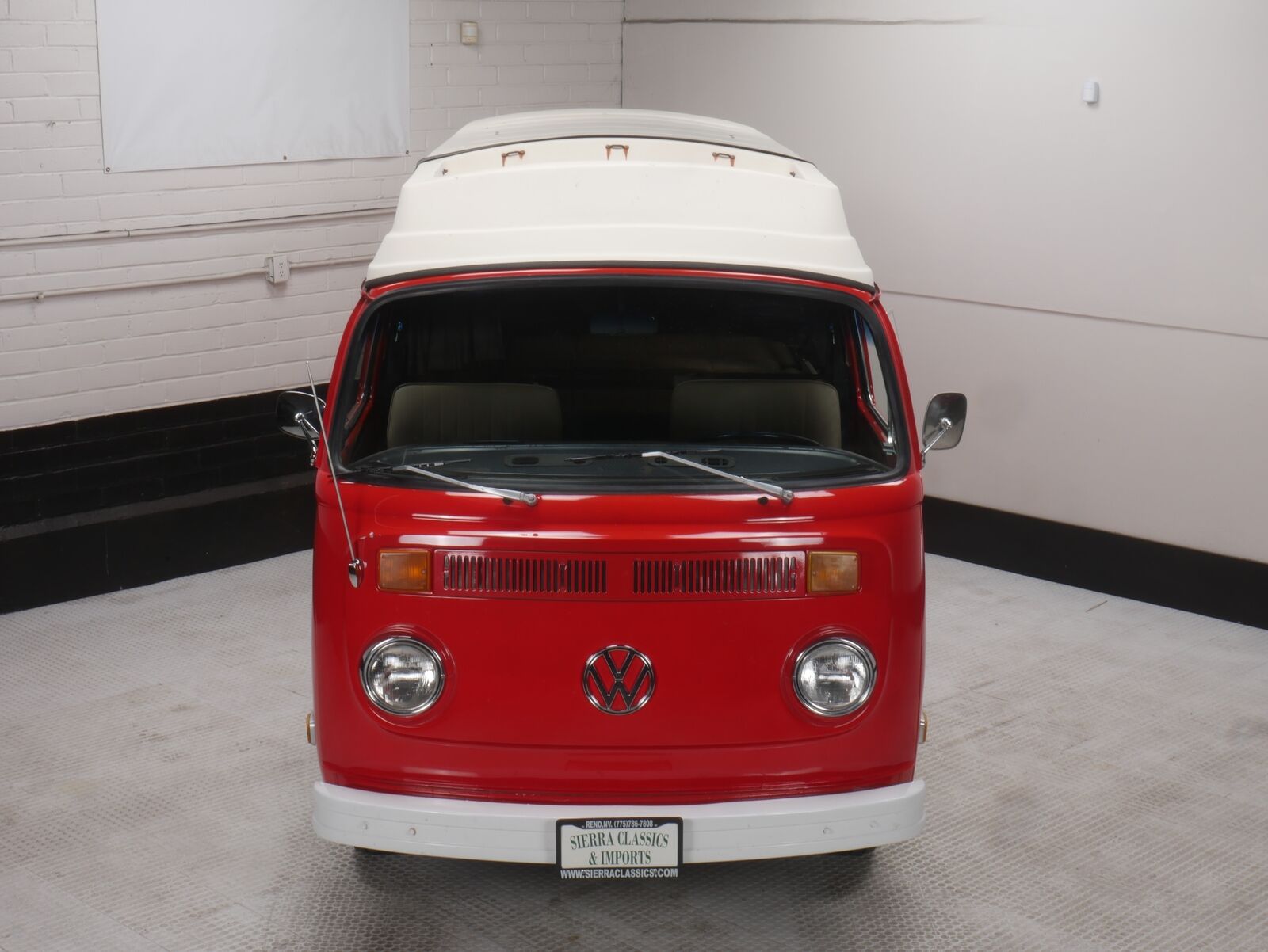 Volkswagen-T2B-Camper-Van-1973-2