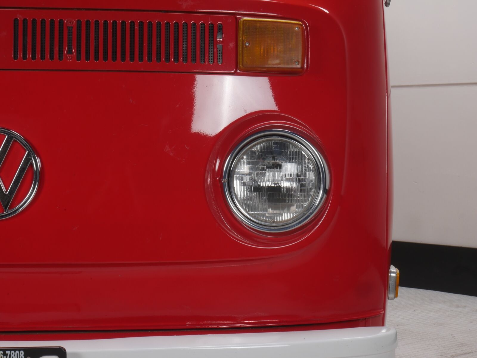 Volkswagen-T2B-Camper-Van-1973-5