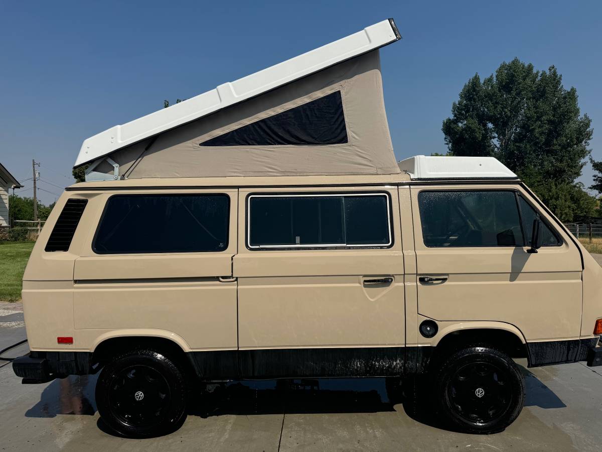 Volkswagen-Vanagon-1984-1