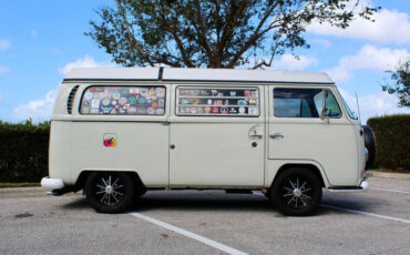 Volkswagen-Westfalia-Camper-1969-1