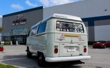 Volkswagen-Westfalia-Camper-1969-10