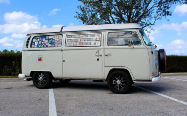 Volkswagen-Westfalia-Camper-1969-2