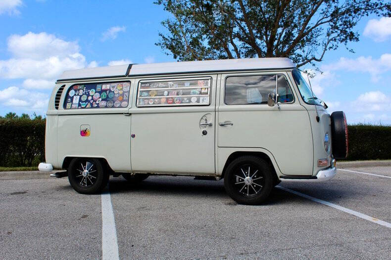 Volkswagen-Westfalia-Camper-1969-2