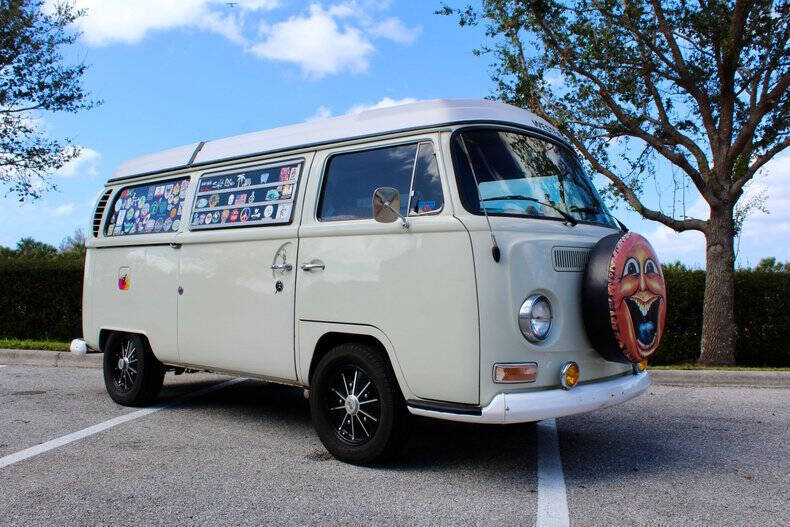 Volkswagen-Westfalia-Camper-1969-3