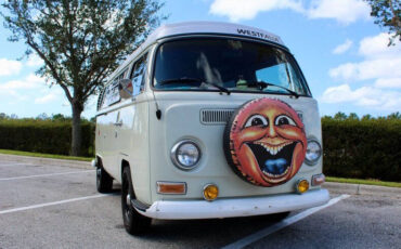 Volkswagen-Westfalia-Camper-1969-4