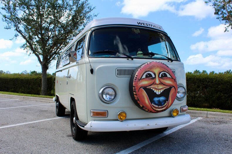 Volkswagen-Westfalia-Camper-1969-4