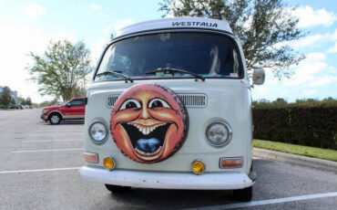 Volkswagen-Westfalia-Camper-1969-5