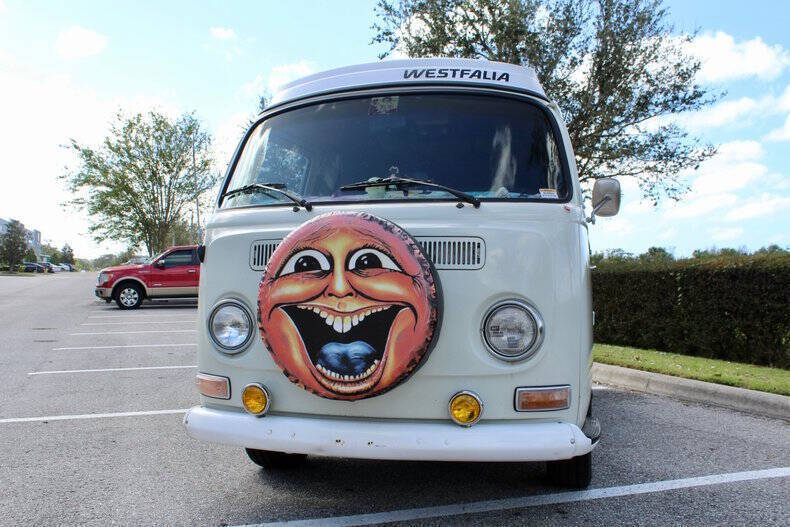 Volkswagen-Westfalia-Camper-1969-5