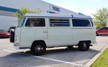 Volkswagen-Westfalia-Camper-1969-7