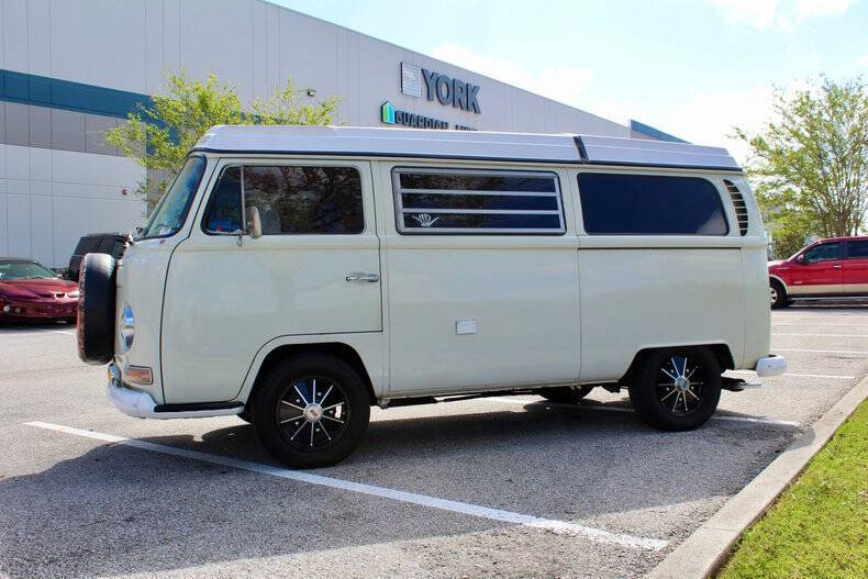 Volkswagen-Westfalia-Camper-1969-7