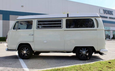 Volkswagen-Westfalia-Camper-1969-8