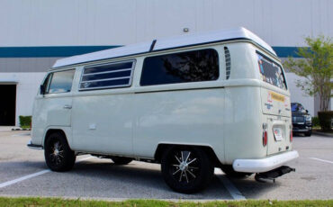 Volkswagen-Westfalia-Camper-1969-9