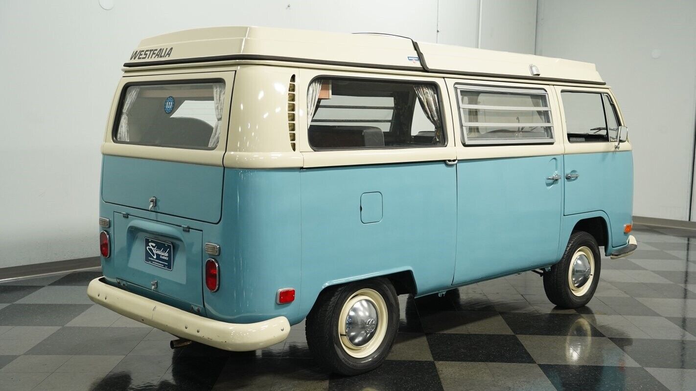 Volkswagen-Westfalia-Camper-1970-10