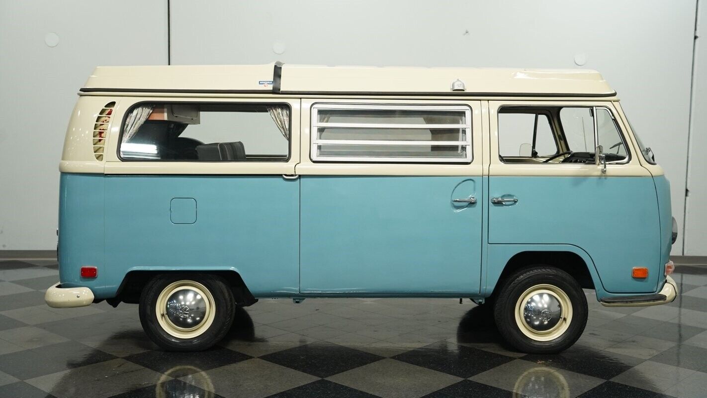 Volkswagen-Westfalia-Camper-1970-11