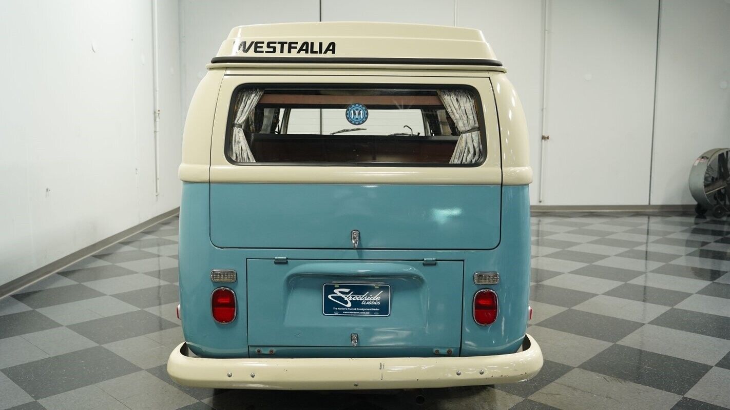 Volkswagen-Westfalia-Camper-1970-8