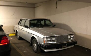 Volvo-240-dl-1983-1