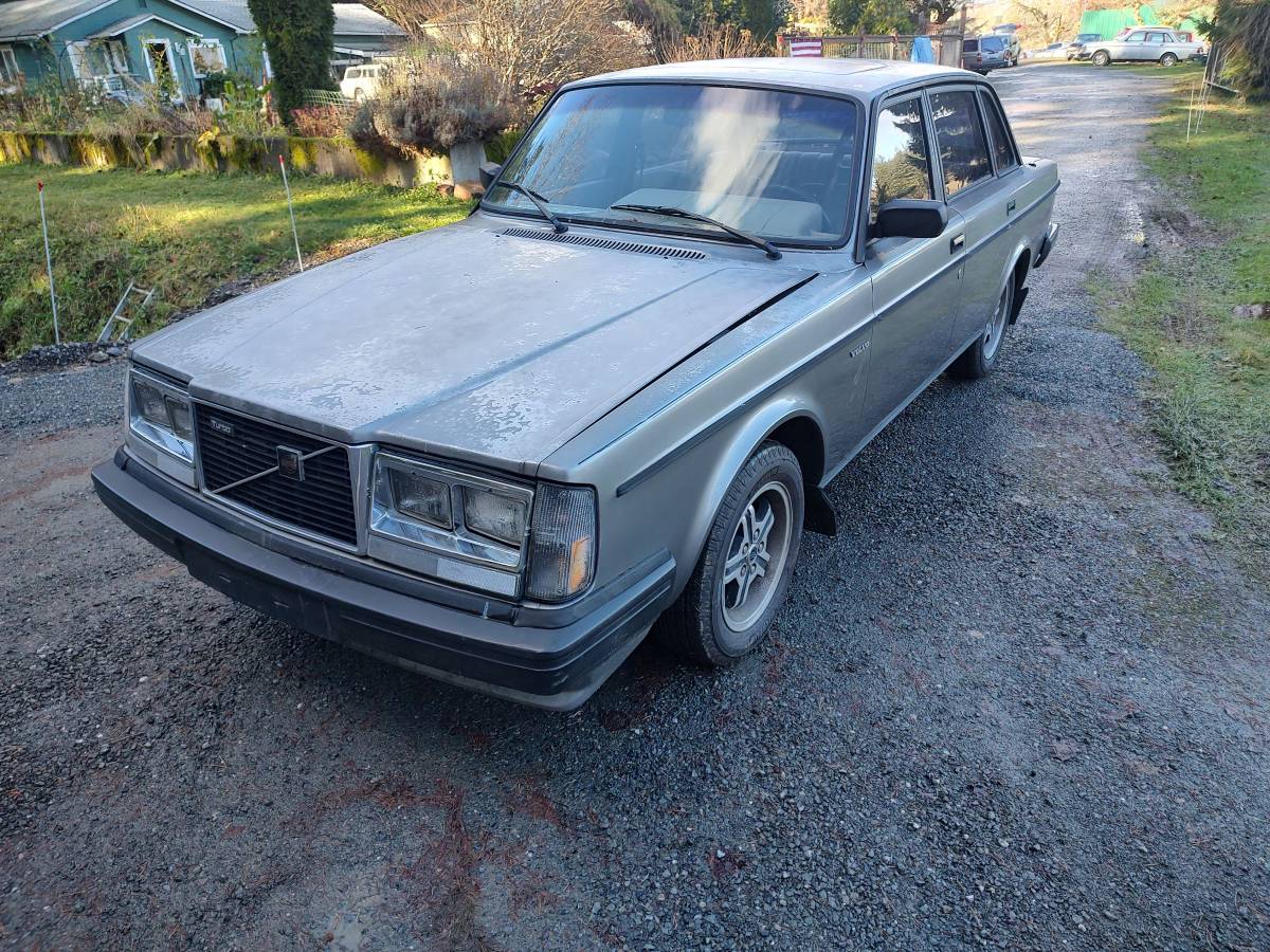 Volvo-240-turbo-1984