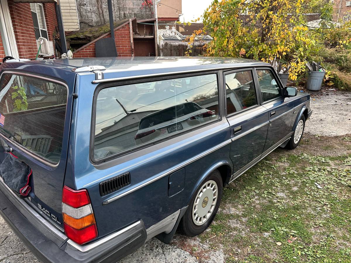 Volvo-240dl-wagon-1989-5