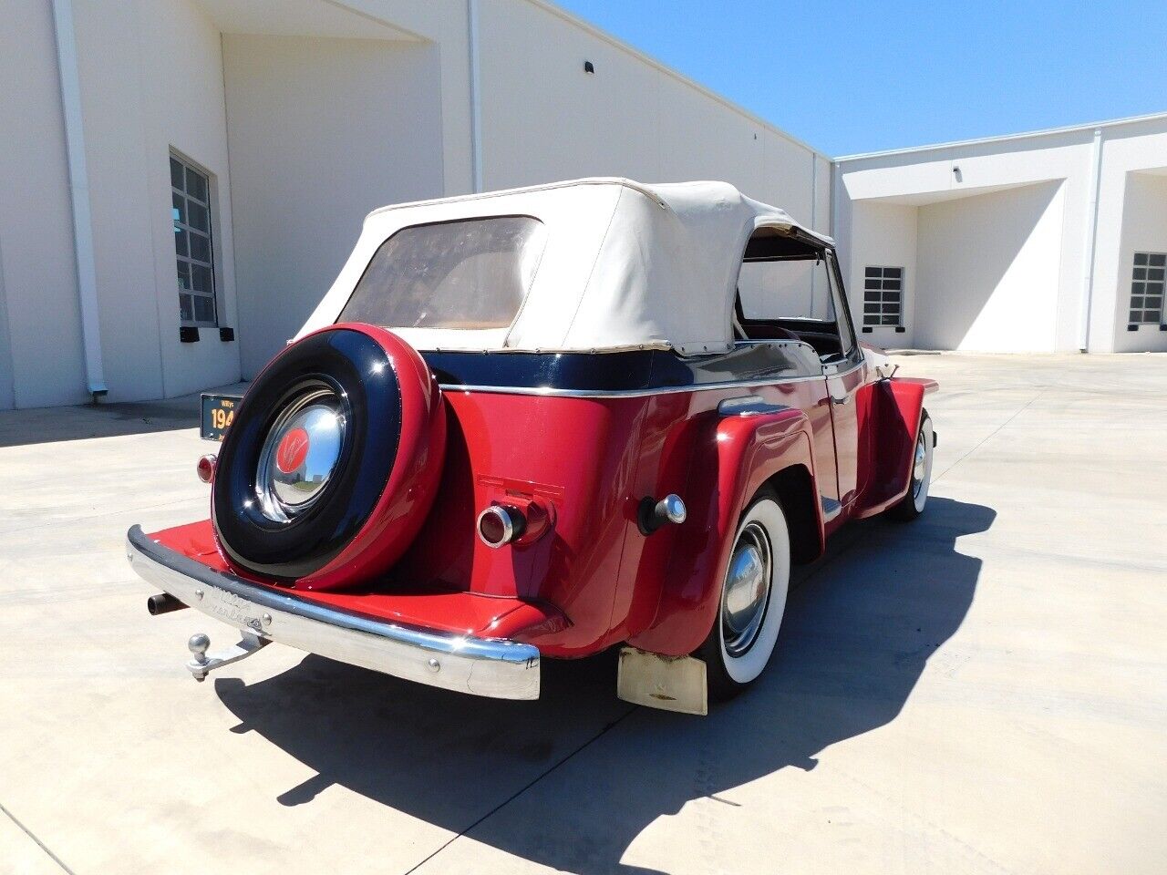 Willys-Jeepster-1949-10