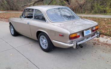 Alfa-romeo-Gtv-1972-4