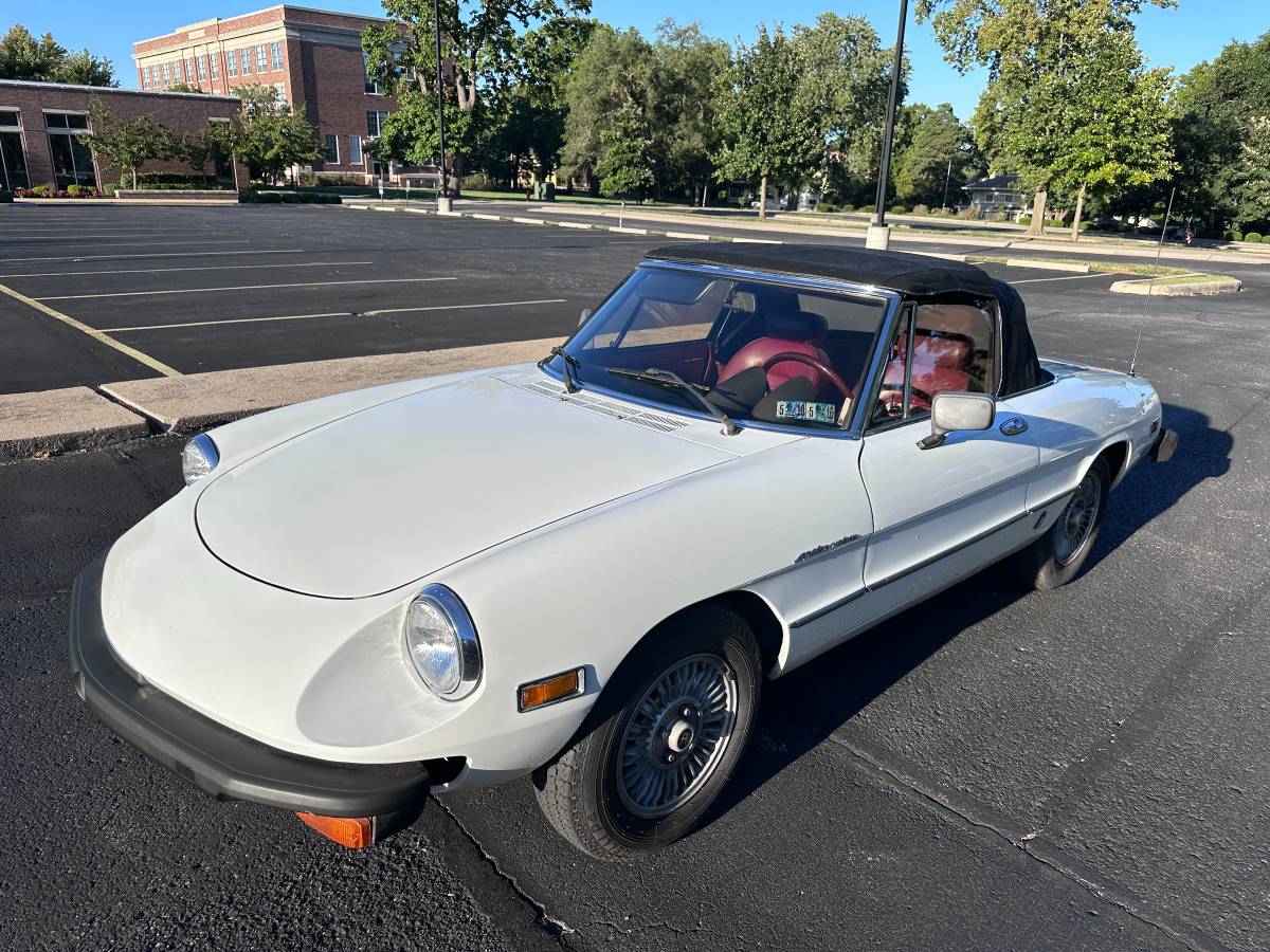 Alfa-romeo-Spider-veloce-1980-6