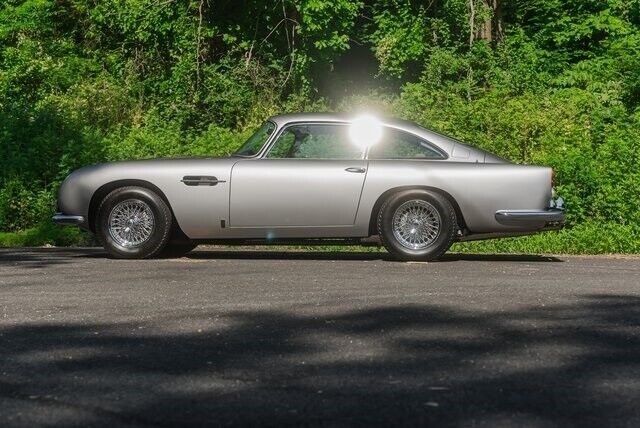 Aston-Martin-DB5-1965-11