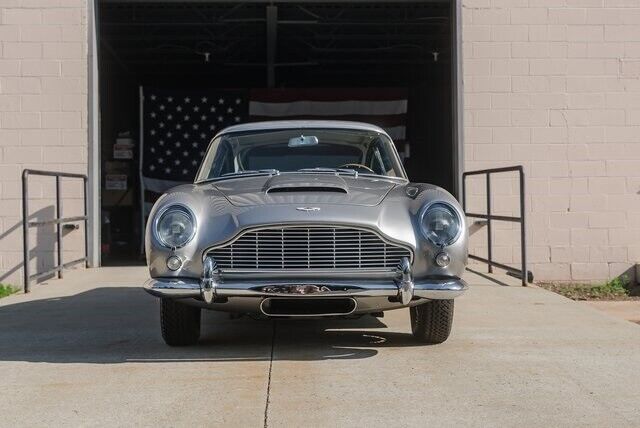 Aston-Martin-DB5-1965-2