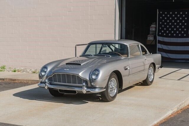 Aston-Martin-DB5-1965-3