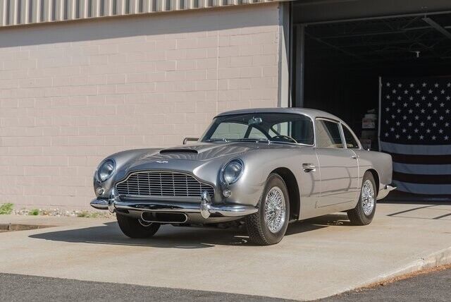 Aston-Martin-DB5-1965-4