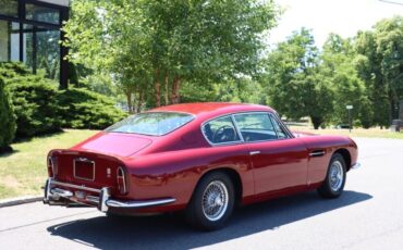 Aston-Martin-DB6-1967-4