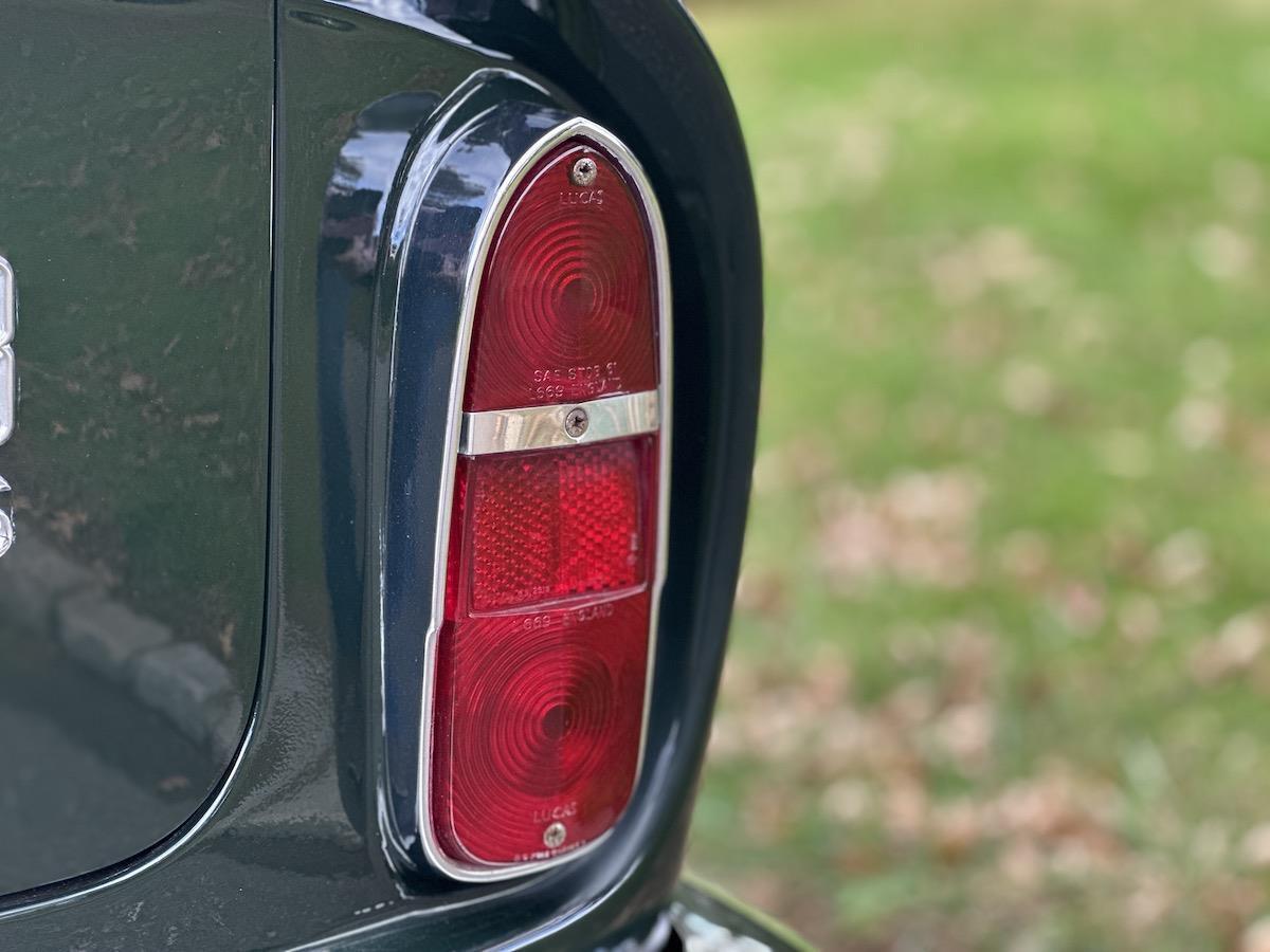 Aston-Martin-DB6-Coupe-1966-34