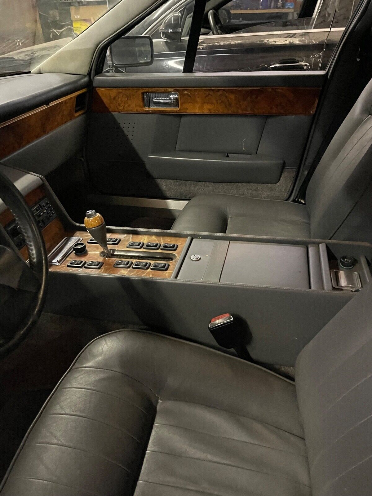 Aston-Martin-Lagonda-Berline-1984-16