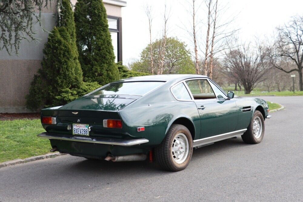 Aston-Martin-Vantage-1982-4