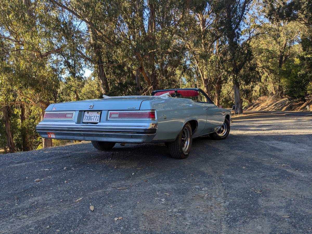 Buick-Lesabre-1975-1