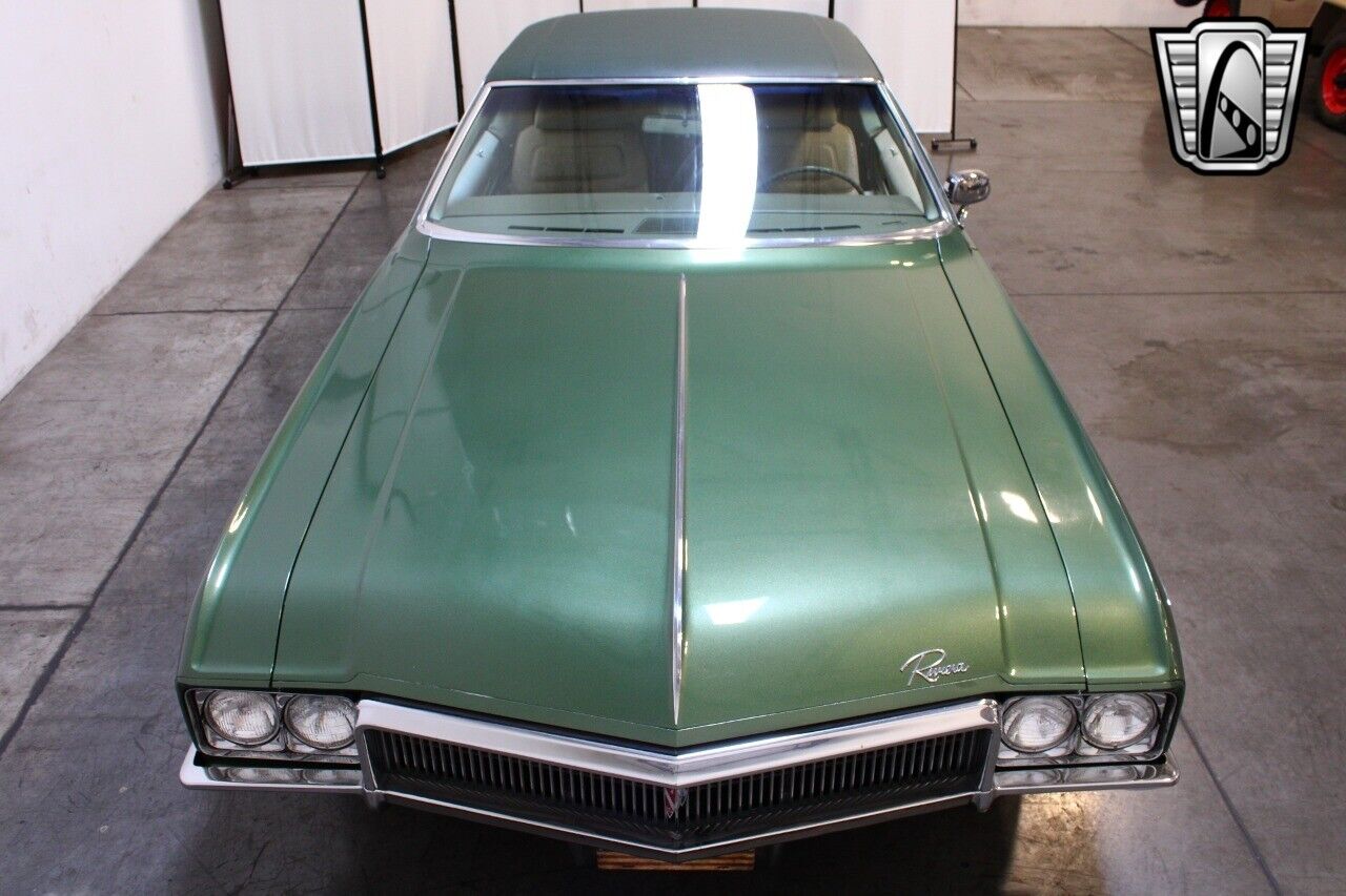 Buick-Riviera-1970-2