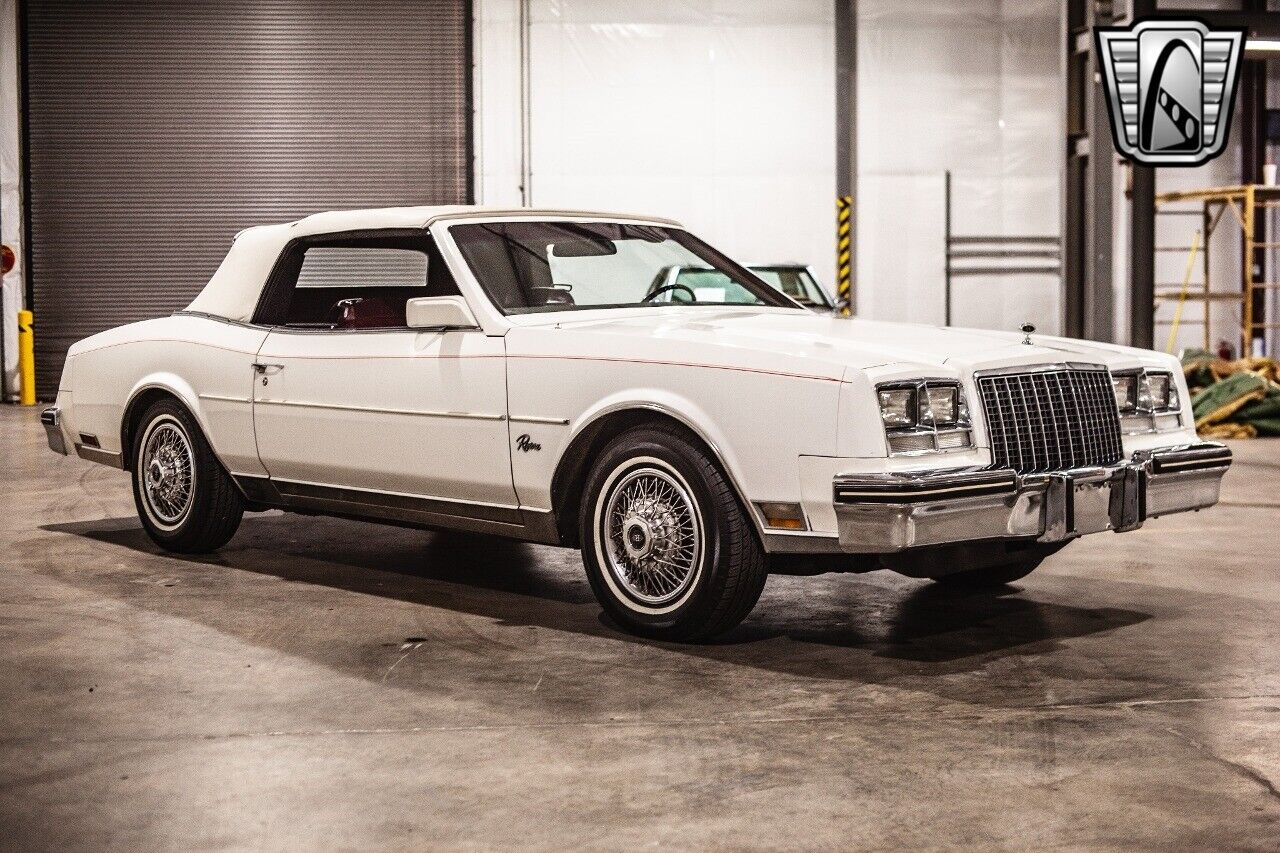 Buick-Riviera-1982-8