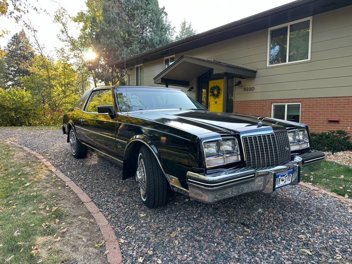 Buick-Riviera-1983-1