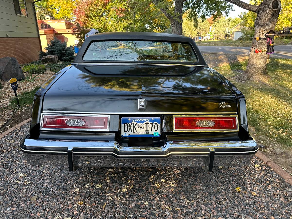 Buick-Riviera-1983-3