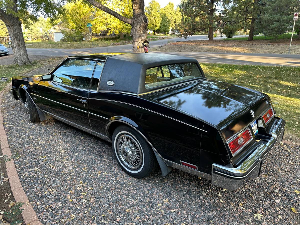 Buick-Riviera-1983-4