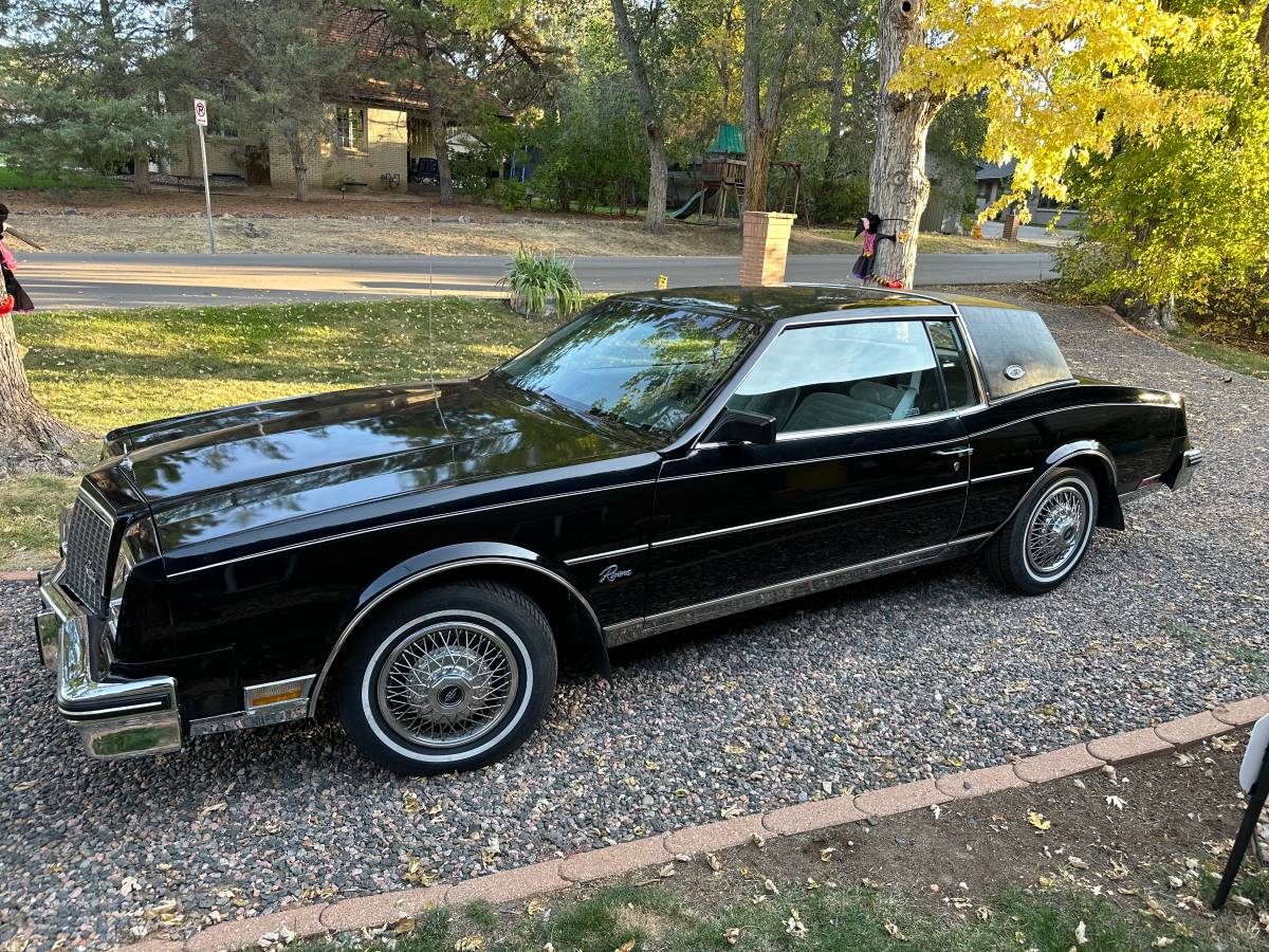 Buick-Riviera-1983-6