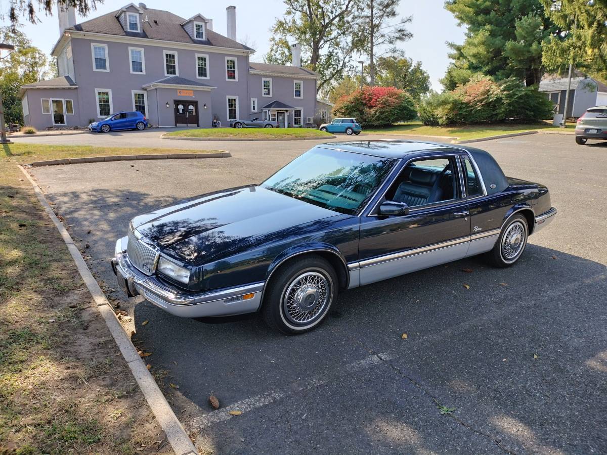 Buick-Riviera-1990-1