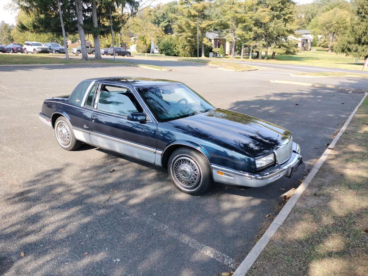 Buick-Riviera-1990-2