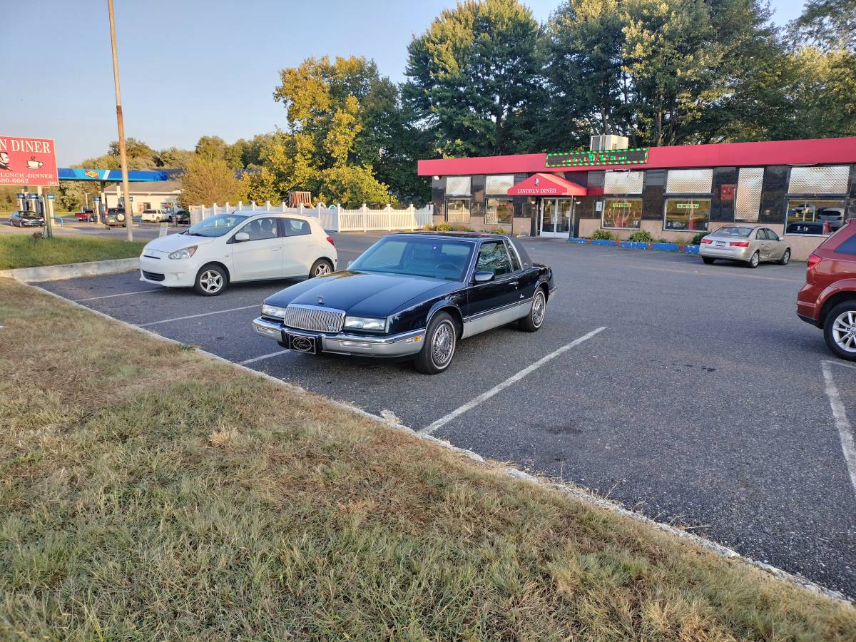 Buick-Riviera-1990-3