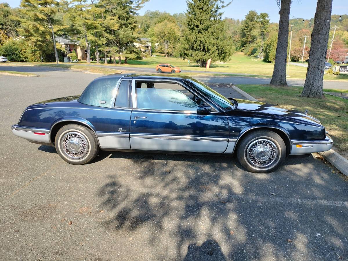 Buick-Riviera-1990-8