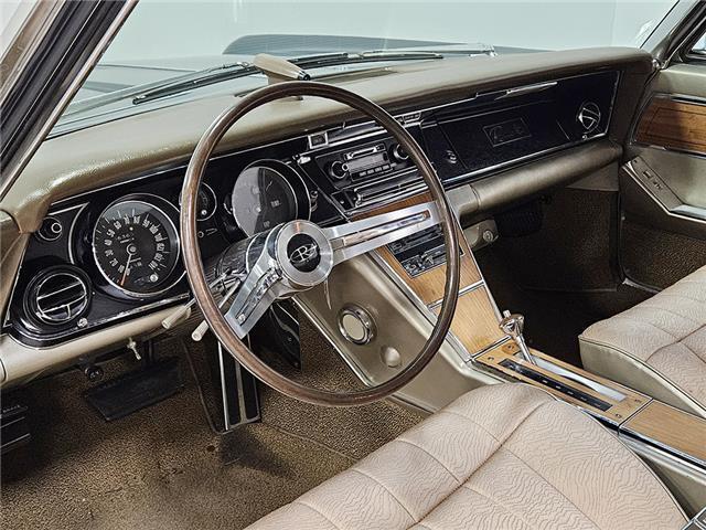 Buick-Riviera-Coupe-1965-8