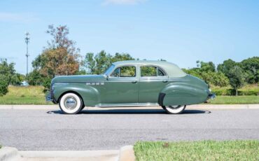 Buick-Roadmaster-1940-1