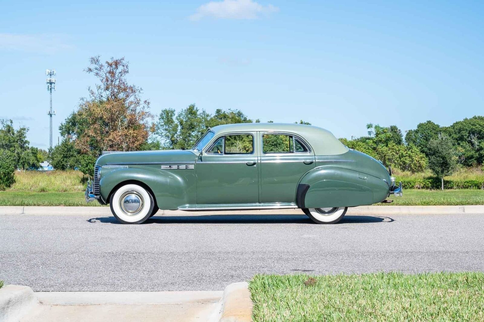 Buick-Roadmaster-1940-1