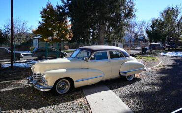 Cadillac-4-door-sedan-1947