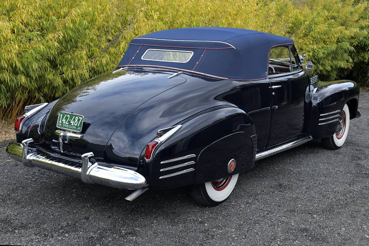 Cadillac-62-series-1941-2